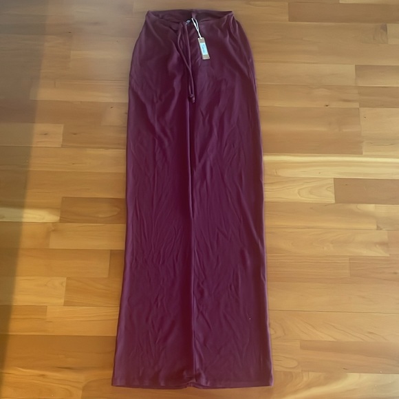 SKIMS Soft Lounge ruched stretch-jersey maxi skirt - Wine XS - Picture 3 of 9